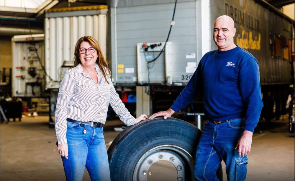Saskia Winkelman en Berry van Spreeuwel bij Becx Verhuur tijdens interview voor Brabants Dagblad
