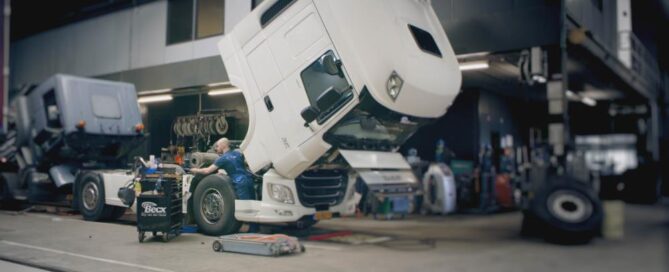 Werkplaats van Becx Verhuur waar trucks en trailers worden onderhouden